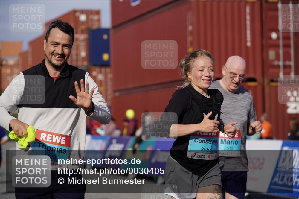 03.10.2025 - Köhlbrandbrückenlauf Michael Burmester http://msf.ph/oto/9030405 03.10.2025 10:35:41 Ziel 1729, 2148, 2418, 2474, 2513, 2558 meine-sportfotos.de