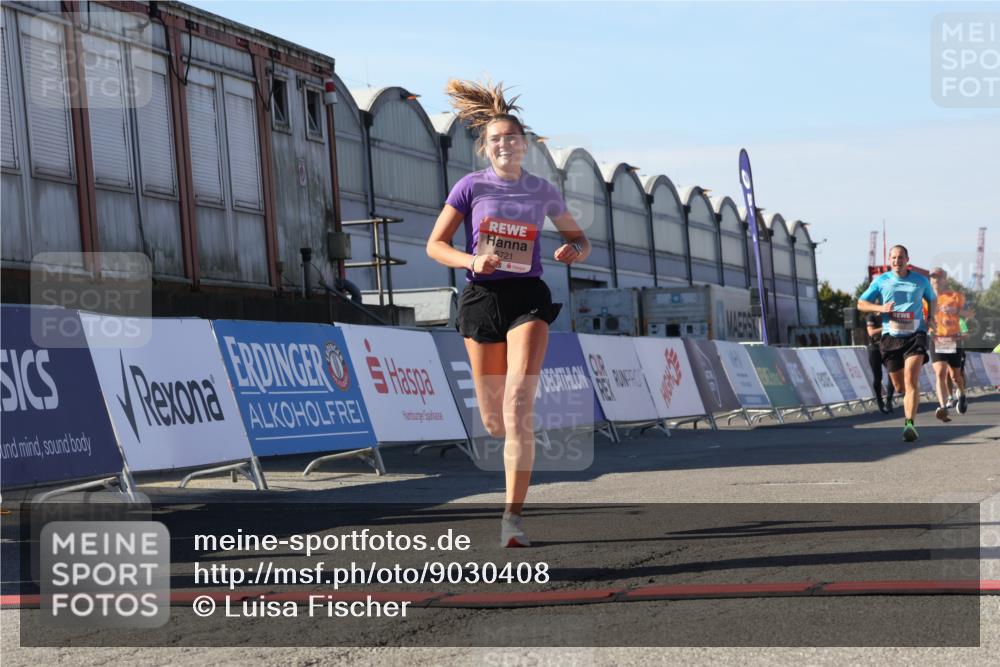 03.10.2025 - Köhlbrandbrückenlauf Luisa Fischer http://msf.ph/oto/9030408 03.10.2025 13:04:09 Ziel 4056, 4372, 4480, 5721, 5958, 6523 meine-sportfotos.de