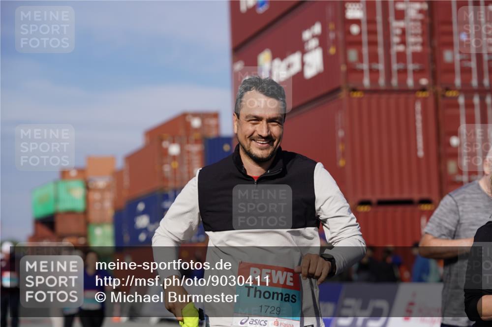 03.10.2025 - Köhlbrandbrückenlauf Michael Burmester http://msf.ph/oto/9030411 03.10.2025 10:35:42 Ziel 1729, 2148, 2418, 2474, 2513, 2558, 3565, 3566 meine-sportfotos.de
