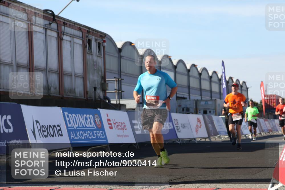 03.10.2025 - Köhlbrandbrückenlauf Luisa Fischer http://msf.ph/oto/9030414 03.10.2025 13:04:12 Ziel 4056, 4372, 4480, 5055, 5721, 5958, 6038, 6523 meine-sportfotos.de