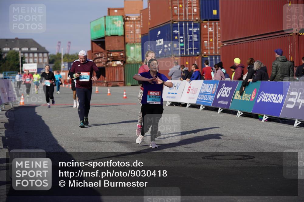 03.10.2025 - Köhlbrandbrückenlauf Michael Burmester http://msf.ph/oto/9030418 03.10.2025 10:35:43 Ziel 1729, 2148, 2418, 2474, 2558, 3565, 3566 meine-sportfotos.de