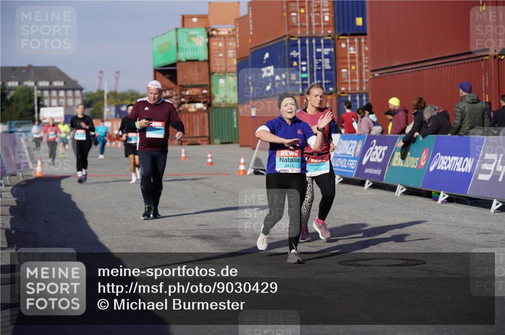 03.10.2025 - Köhlbrandbrückenlauf Michael Burmester http://msf.ph/oto/9030429 03.10.2025 10:35:43 Ziel 1729, 2148, 2418, 2474, 2558, 3565, 3566 meine-sportfotos.de