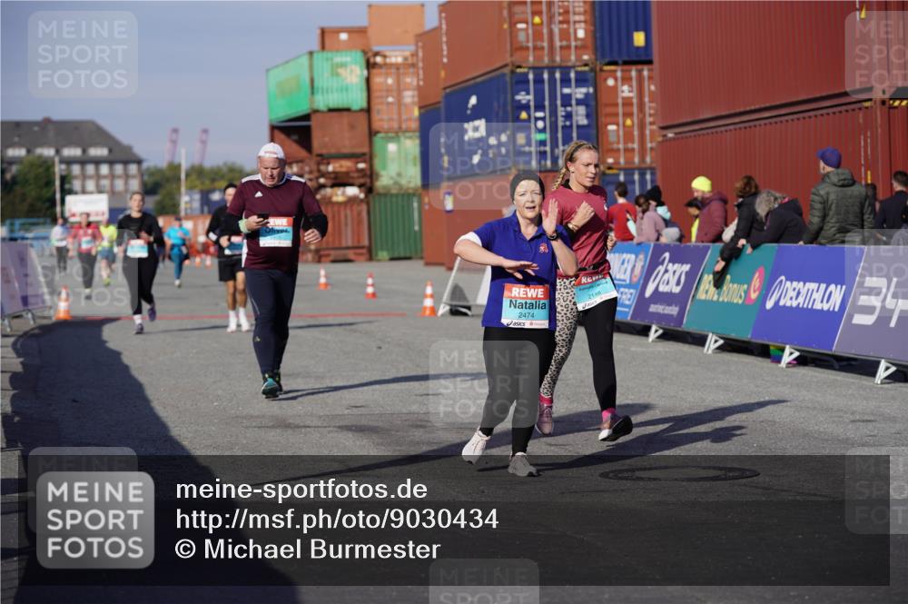 03.10.2025 - Köhlbrandbrückenlauf Michael Burmester http://msf.ph/oto/9030434 03.10.2025 10:35:44 Ziel 1729, 2148, 2418, 2474, 2558, 3565, 3566 meine-sportfotos.de