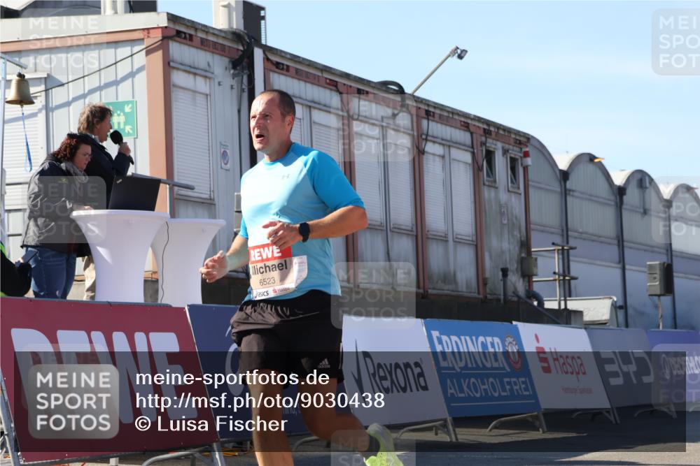 03.10.2025 - Köhlbrandbrückenlauf Luisa Fischer http://msf.ph/oto/9030438 03.10.2025 13:04:14 Ziel 4372, 4480, 5055, 5721, 6038, 6250, 6251, 6523, 6724 meine-sportfotos.de