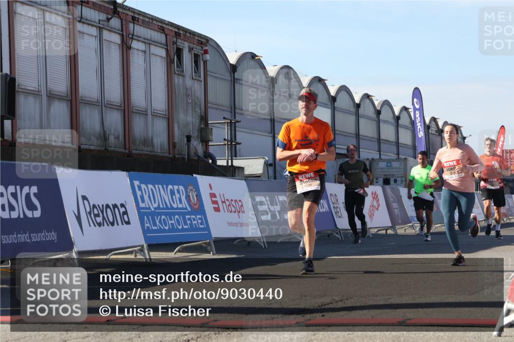 03.10.2025 - Köhlbrandbrückenlauf Luisa Fischer http://msf.ph/oto/9030440 03.10.2025 13:04:14 Ziel 4372, 4480, 5055, 5721, 6038, 6250, 6251, 6523, 6724 meine-sportfotos.de