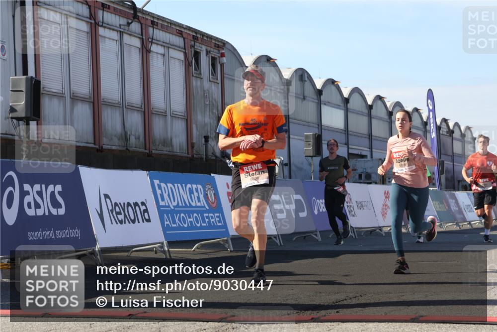 03.10.2025 - Köhlbrandbrückenlauf Luisa Fischer http://msf.ph/oto/9030447 03.10.2025 13:04:15 Ziel 4480, 5055, 5721, 6038, 6250, 6251, 6523, 6724 meine-sportfotos.de