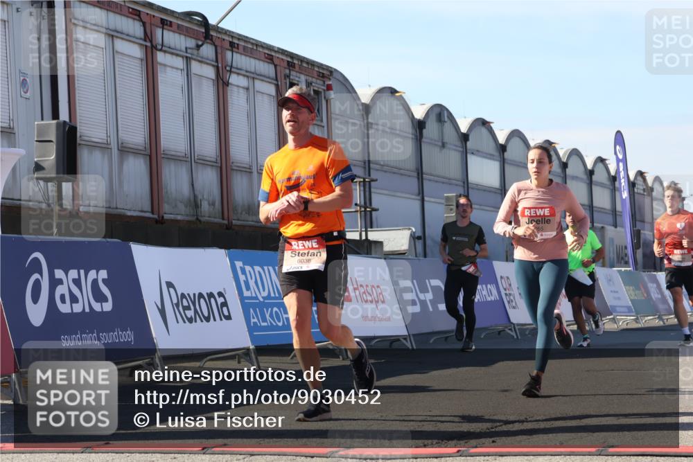 03.10.2025 - Köhlbrandbrückenlauf Luisa Fischer http://msf.ph/oto/9030452 03.10.2025 13:04:15 Ziel 4480, 5055, 5721, 6038, 6250, 6251, 6523, 6724 meine-sportfotos.de