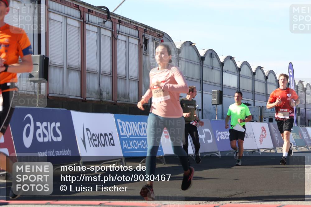 03.10.2025 - Köhlbrandbrückenlauf Luisa Fischer http://msf.ph/oto/9030467 03.10.2025 13:04:16 Ziel 4494, 5055, 5721, 6038, 6250, 6251, 6523, 6724 meine-sportfotos.de
