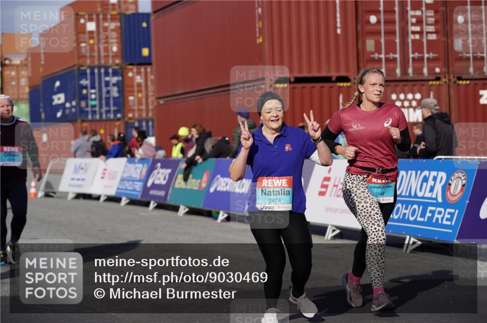 03.10.2025 - Köhlbrandbrückenlauf Michael Burmester http://msf.ph/oto/9030469 03.10.2025 10:35:45 Ziel 2148, 2418, 2474, 3565, 3566 meine-sportfotos.de