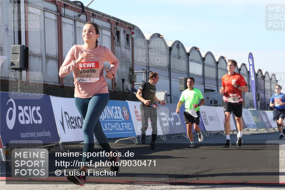 03.10.2025 - Köhlbrandbrückenlauf Luisa Fischer http://msf.ph/oto/9030471 03.10.2025 13:04:17 Ziel 4494, 5055, 5721, 6038, 6250, 6251, 6523, 6723, 6724 meine-sportfotos.de