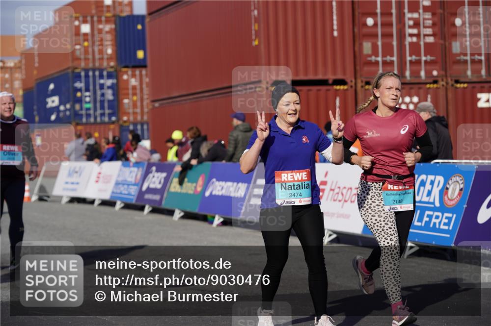 03.10.2025 - Köhlbrandbrückenlauf Michael Burmester http://msf.ph/oto/9030476 03.10.2025 10:35:45 Ziel 2148, 2418, 2474, 3565, 3566 meine-sportfotos.de