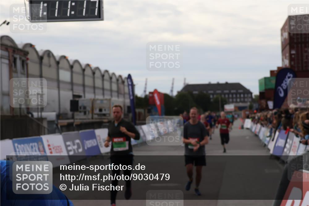 03.10.2025 - Köhlbrandbrückenlauf Julia Fischer http://msf.ph/oto/9030479 03.10.2025 16:11:18 Ziel 7291, 7363, 7515, 7591, 8059, 8220, 8490, 8592, 8923, 9067, 9068, 9218, 9710, 9726 meine-sportfotos.de
