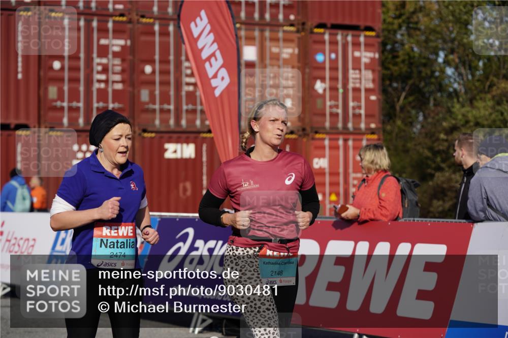 03.10.2025 - Köhlbrandbrückenlauf Michael Burmester http://msf.ph/oto/9030481 03.10.2025 10:35:46 Ziel 2148, 2418, 2474, 3565, 3566 meine-sportfotos.de