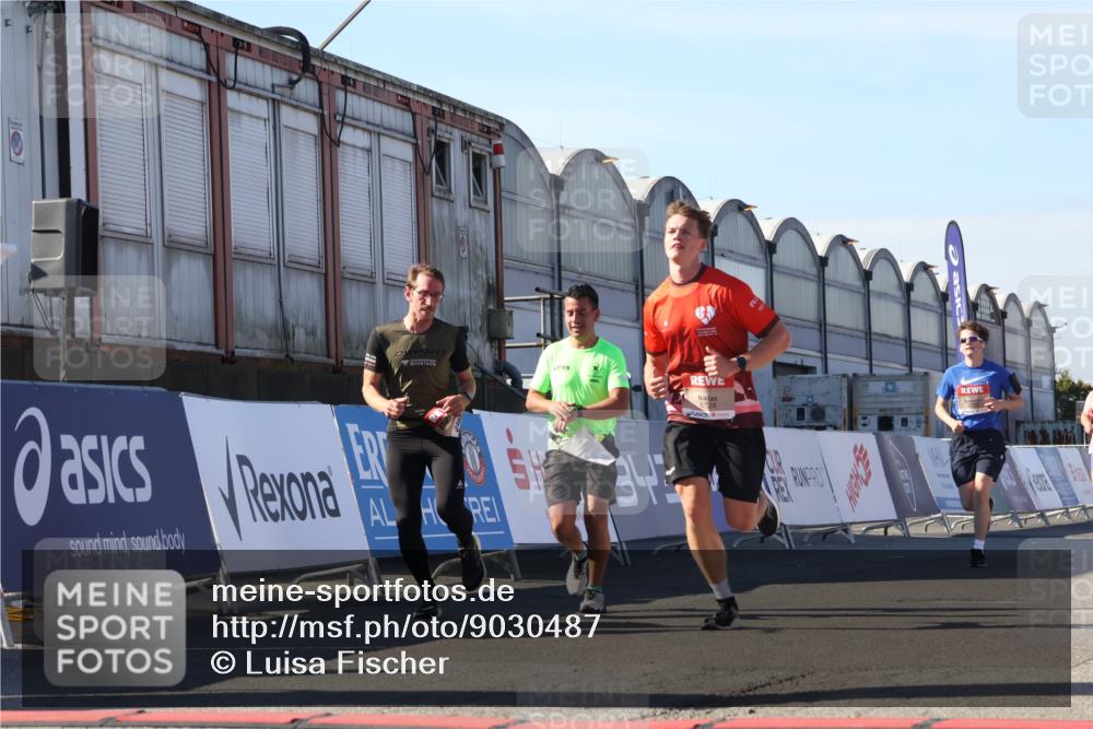 03.10.2025 - Köhlbrandbrückenlauf Luisa Fischer http://msf.ph/oto/9030487 03.10.2025 13:04:18 Ziel 4297, 4494, 5055, 5721, 6038, 6250, 6251, 6523, 6723, 6724 meine-sportfotos.de
