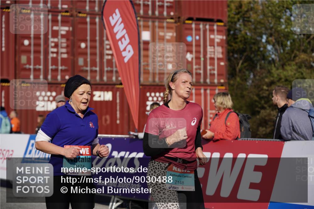 03.10.2025 - Köhlbrandbrückenlauf Michael Burmester http://msf.ph/oto/9030488 03.10.2025 10:35:46 Ziel 2148, 2418, 2474, 3565, 3566 meine-sportfotos.de