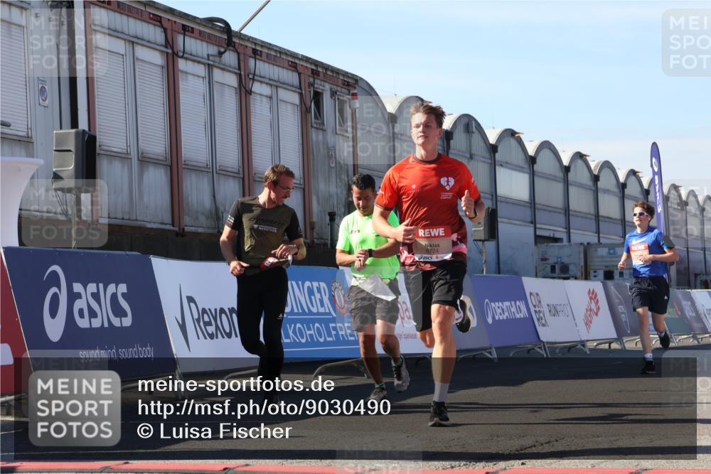 03.10.2025 - Köhlbrandbrückenlauf Luisa Fischer http://msf.ph/oto/9030490 03.10.2025 13:04:18 Ziel 4297, 4494, 5055, 5721, 6038, 6250, 6251, 6523, 6723, 6724 meine-sportfotos.de