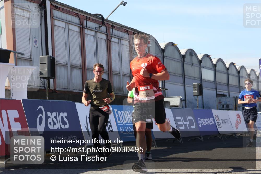 03.10.2025 - Köhlbrandbrückenlauf Luisa Fischer http://msf.ph/oto/9030495 03.10.2025 13:04:18 Ziel 4297, 4494, 5055, 5721, 6038, 6250, 6251, 6523, 6723, 6724 meine-sportfotos.de