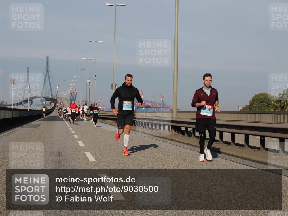 03.10.2025 - Köhlbrandbrückenlauf Fabian Wolf http://msf.ph/oto/9030500 03.10.2025 09:45:00 Position 3 3718 meine-sportfotos.de