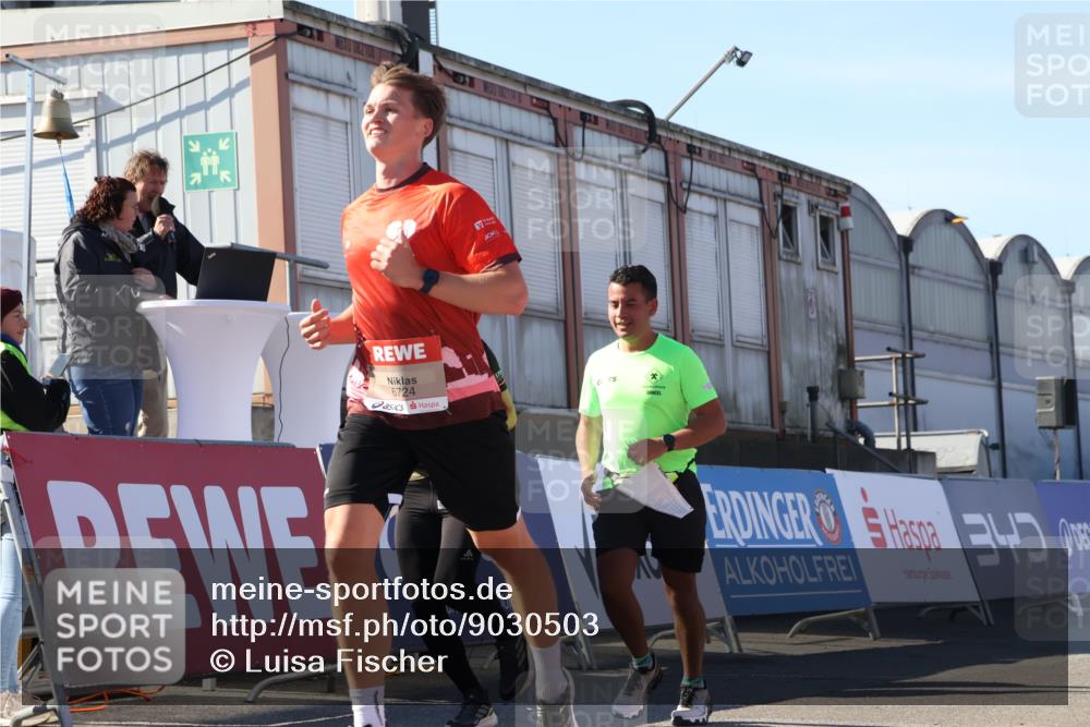 03.10.2025 - Köhlbrandbrückenlauf Luisa Fischer http://msf.ph/oto/9030503 03.10.2025 13:04:19 Ziel 4297, 4494, 5055, 5721, 6038, 6250, 6251, 6523, 6723, 6724 meine-sportfotos.de