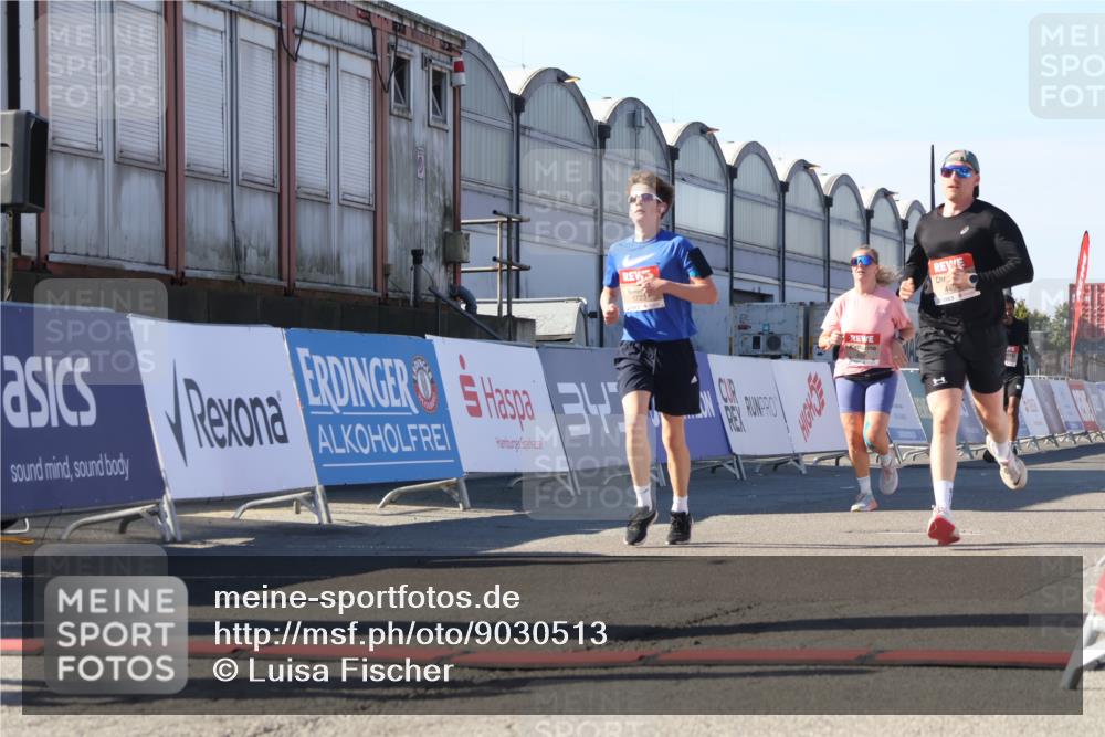 03.10.2025 - Köhlbrandbrückenlauf Luisa Fischer http://msf.ph/oto/9030513 03.10.2025 13:04:20 Ziel 4117, 4198, 4297, 4494, 5055, 5721, 6038, 6250, 6251, 6523, 6723, 6724 meine-sportfotos.de