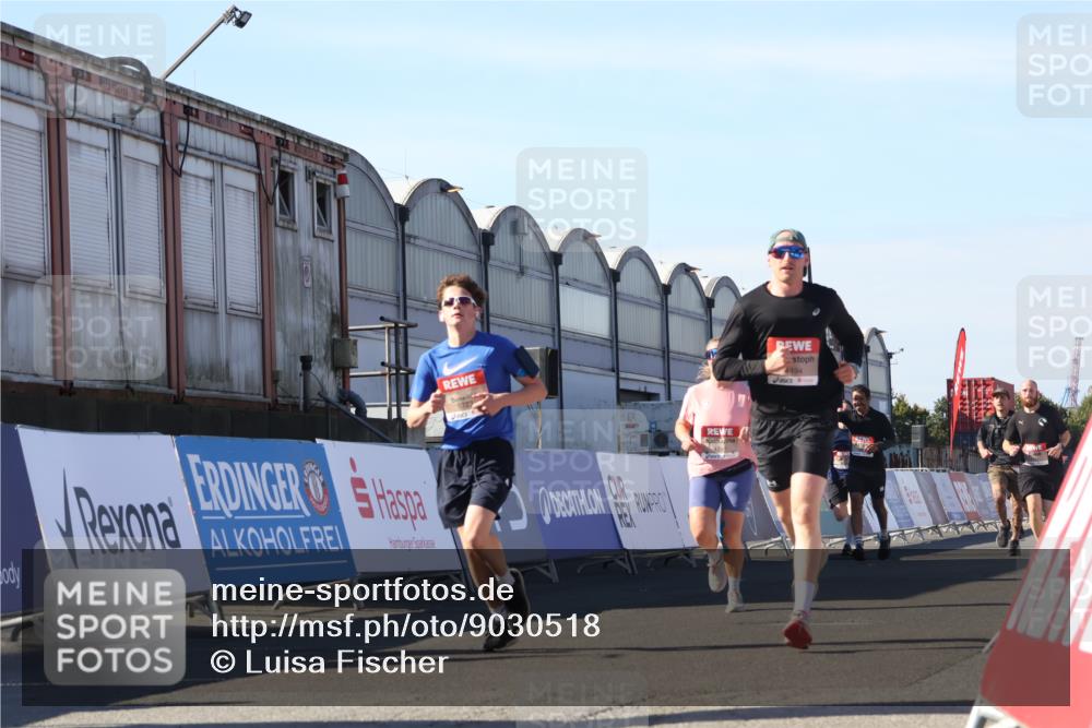 03.10.2025 - Köhlbrandbrückenlauf Luisa Fischer http://msf.ph/oto/9030518 03.10.2025 13:04:20 Ziel 4117, 4198, 4297, 4494, 5055, 5721, 6038, 6250, 6251, 6523, 6723, 6724 meine-sportfotos.de