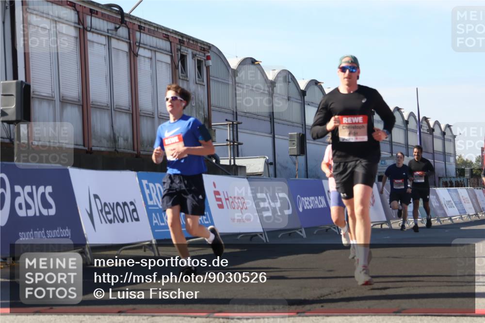 03.10.2025 - Köhlbrandbrückenlauf Luisa Fischer http://msf.ph/oto/9030526 03.10.2025 13:04:21 Ziel 4117, 4198, 4297, 4494, 4665, 4836, 4995, 5055, 6038, 6250, 6251, 6523, 6723, 6724 meine-sportfotos.de