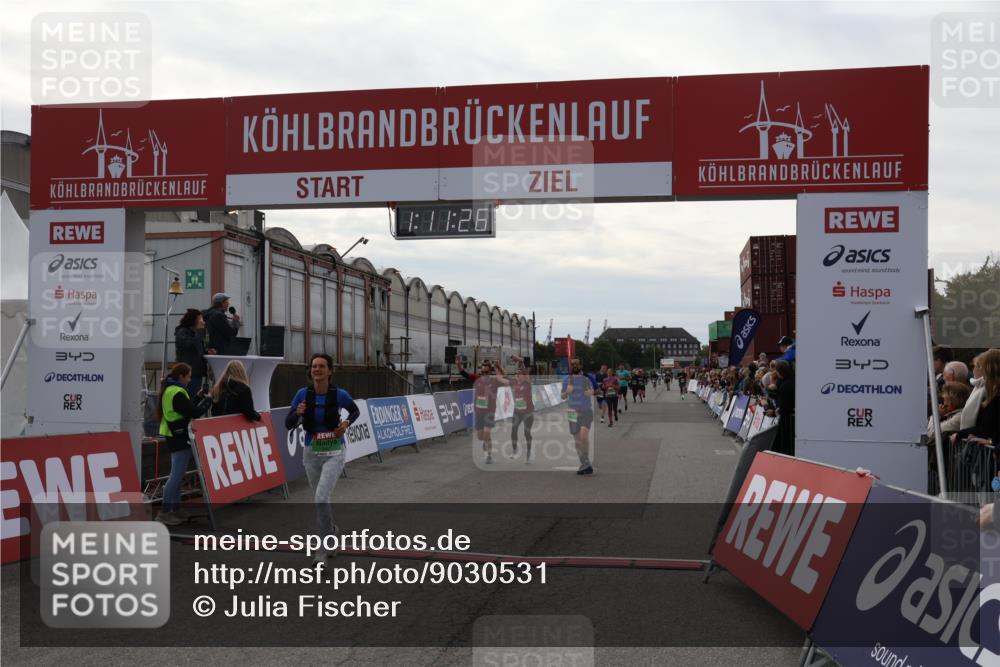 03.10.2025 - Köhlbrandbrückenlauf Julia Fischer http://msf.ph/oto/9030531 03.10.2025 16:11:26 Ziel 7350, 7373, 7472, 7515, 7591, 7765, 7895, 9067, 9068, 9597 meine-sportfotos.de