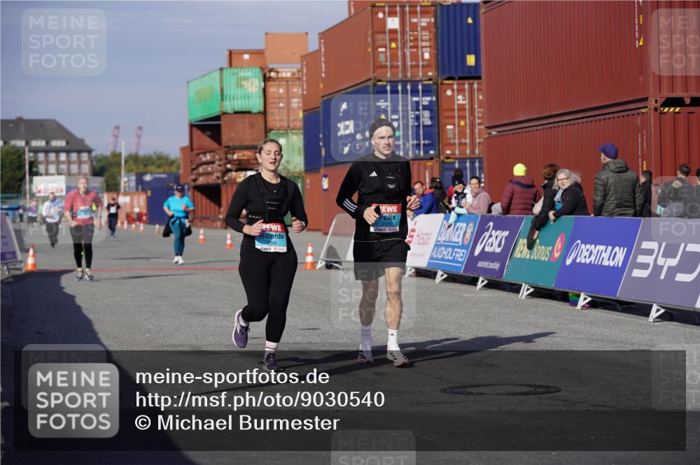 03.10.2025 - Köhlbrandbrückenlauf Michael Burmester http://msf.ph/oto/9030540 03.10.2025 10:35:51 Ziel 1837, 3565, 3566 meine-sportfotos.de