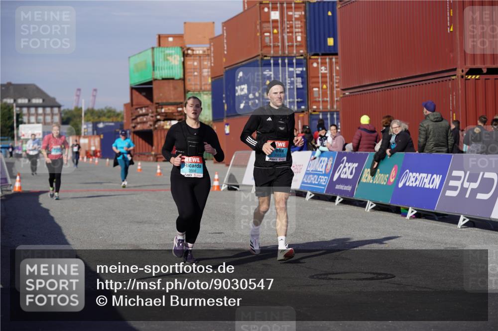 03.10.2025 - Köhlbrandbrückenlauf Michael Burmester http://msf.ph/oto/9030547 03.10.2025 10:35:51 Ziel 1837, 3565, 3566 meine-sportfotos.de