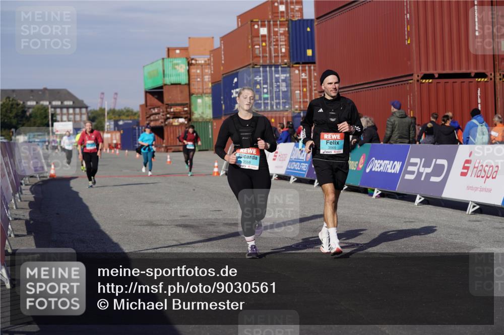 03.10.2025 - Köhlbrandbrückenlauf Michael Burmester http://msf.ph/oto/9030561 03.10.2025 10:35:52 Ziel 1837, 3565, 3566 meine-sportfotos.de