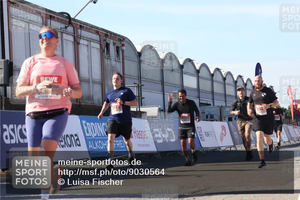 03.10.2025 - Köhlbrandbrückenlauf Luisa Fischer http://msf.ph/oto/9030564 03.10.2025 13:04:24 Ziel 4117, 4198, 4297, 4494, 4665, 4836, 4995, 5055, 6038, 6250, 6251, 6523, 6723, 6724 meine-sportfotos.de