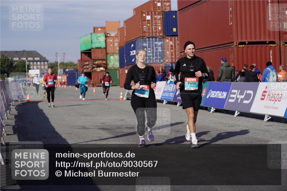 03.10.2025 - Köhlbrandbrückenlauf Michael Burmester http://msf.ph/oto/9030567 03.10.2025 10:35:52 Ziel 1837, 3565, 3566 meine-sportfotos.de