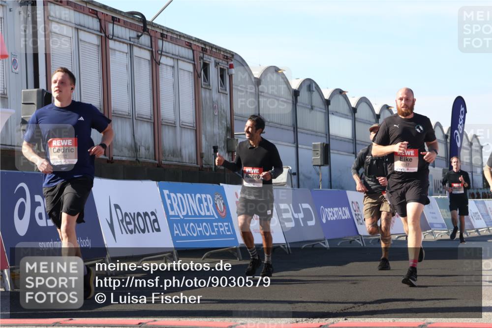 03.10.2025 - Köhlbrandbrückenlauf Luisa Fischer http://msf.ph/oto/9030579 03.10.2025 13:04:25 Ziel 4055, 4117, 4198, 4297, 4494, 4665, 4836, 4995, 5055, 6018, 6038, 6250, 6251, 6723, 6724 meine-sportfotos.de