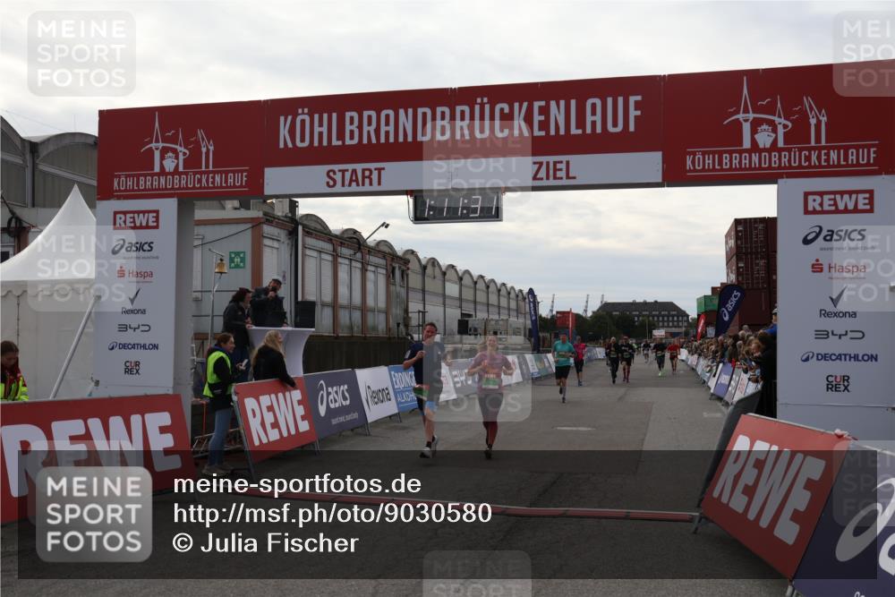 03.10.2025 - Köhlbrandbrückenlauf Julia Fischer http://msf.ph/oto/9030580 03.10.2025 16:11:31 Ziel 7350, 7373, 7472, 7488, 7765, 7895, 9067, 9068, 9597 meine-sportfotos.de