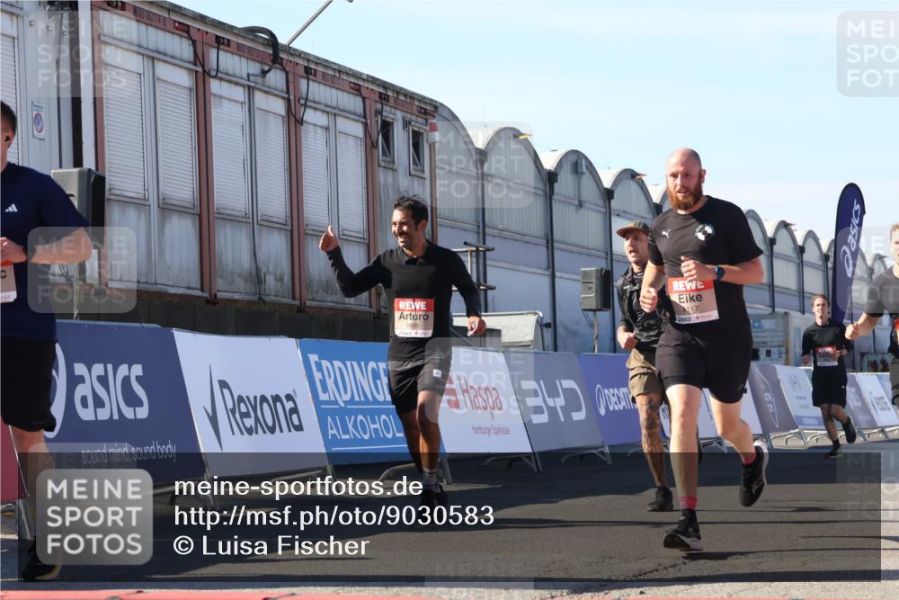 03.10.2025 - Köhlbrandbrückenlauf Luisa Fischer http://msf.ph/oto/9030583 03.10.2025 13:04:25 Ziel 4055, 4117, 4198, 4297, 4494, 4665, 4836, 4995, 5055, 6018, 6038, 6250, 6251, 6723, 6724 meine-sportfotos.de
