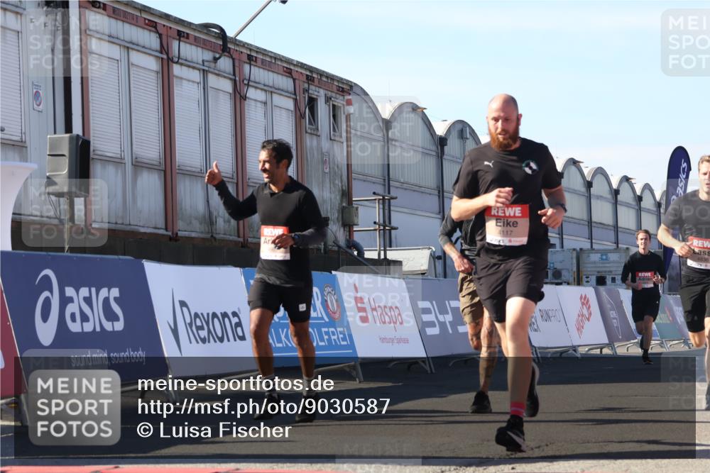 03.10.2025 - Köhlbrandbrückenlauf Luisa Fischer http://msf.ph/oto/9030587 03.10.2025 13:04:25 Ziel 4055, 4117, 4198, 4297, 4494, 4665, 4836, 4995, 5055, 6018, 6038, 6250, 6251, 6723, 6724 meine-sportfotos.de