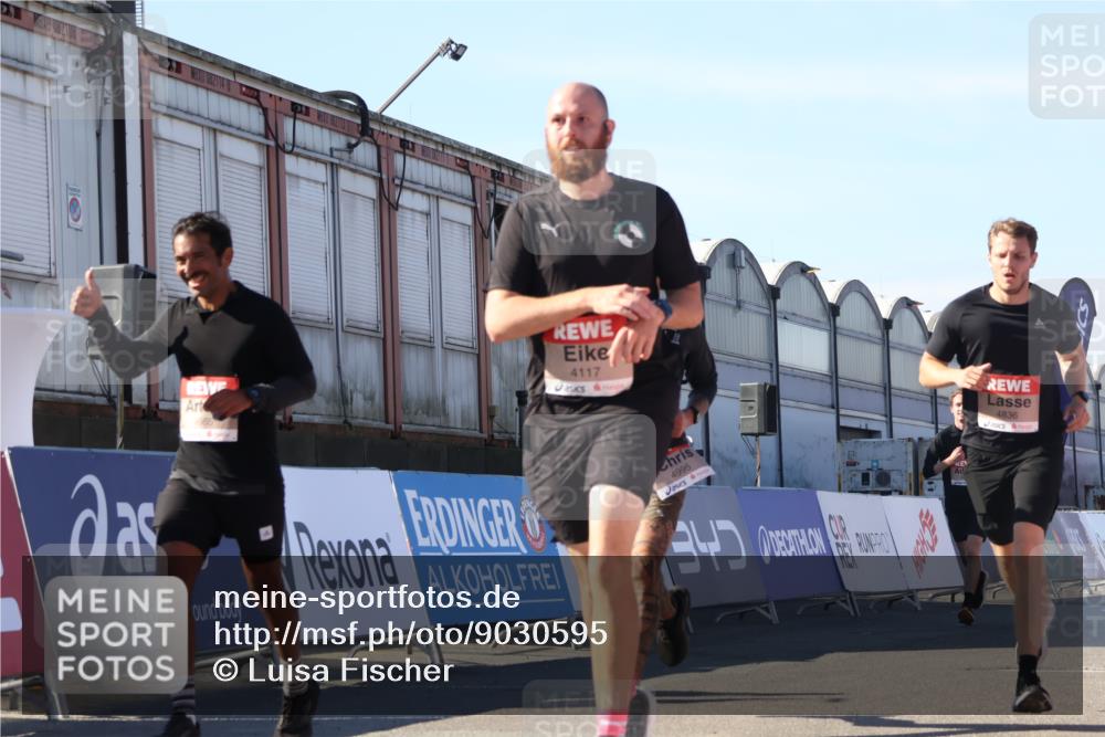 03.10.2025 - Köhlbrandbrückenlauf Luisa Fischer http://msf.ph/oto/9030595 03.10.2025 13:04:26 Ziel 4055, 4117, 4198, 4297, 4494, 4665, 4836, 4995, 5055, 6018, 6038, 6250, 6251, 6723, 6724 meine-sportfotos.de