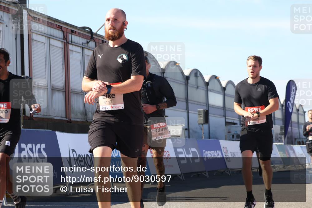03.10.2025 - Köhlbrandbrückenlauf Luisa Fischer http://msf.ph/oto/9030597 03.10.2025 13:04:26 Ziel 4055, 4117, 4198, 4297, 4494, 4665, 4836, 4995, 5055, 6018, 6038, 6250, 6251, 6723, 6724 meine-sportfotos.de
