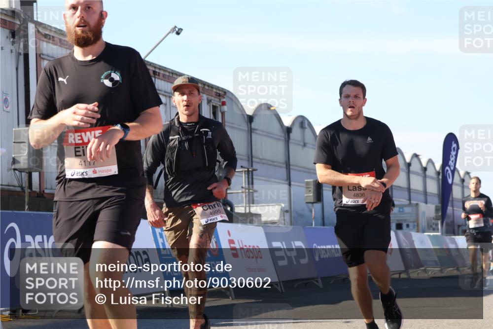 03.10.2025 - Köhlbrandbrückenlauf Luisa Fischer http://msf.ph/oto/9030602 03.10.2025 13:04:27 Ziel 4055, 4117, 4198, 4297, 4494, 4665, 4836, 4995, 5055, 6018, 6250, 6251, 6723, 6724 meine-sportfotos.de