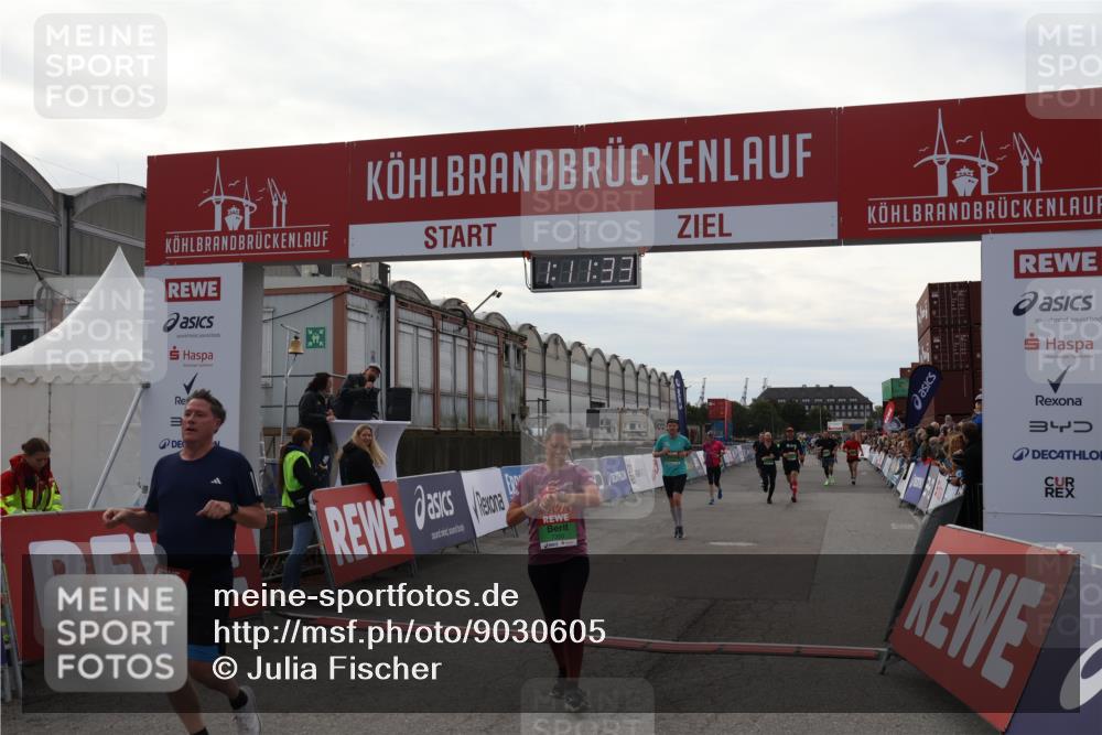03.10.2025 - Köhlbrandbrückenlauf Julia Fischer http://msf.ph/oto/9030605 03.10.2025 16:11:33 Ziel 7350, 7373, 7407, 7467, 7472, 7488, 7765, 7895, 8938, 9597 meine-sportfotos.de