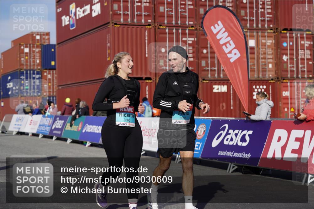 03.10.2025 - Köhlbrandbrückenlauf Michael Burmester http://msf.ph/oto/9030609 03.10.2025 10:35:54 Ziel 1837, 2161, 2344, 3565, 3566 meine-sportfotos.de
