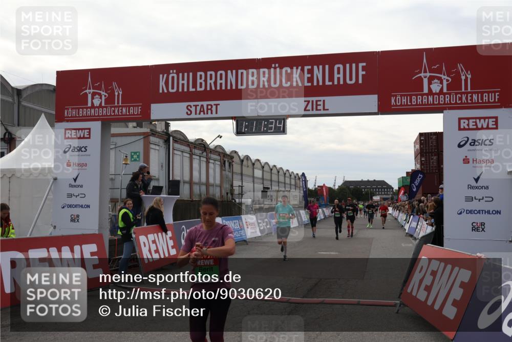 03.10.2025 - Köhlbrandbrückenlauf Julia Fischer http://msf.ph/oto/9030620 03.10.2025 16:11:34 Ziel 7350, 7373, 7407, 7467, 7472, 7488, 7765, 7895, 8774, 8938, 9382, 9597 meine-sportfotos.de