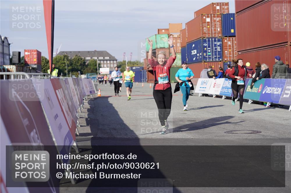 03.10.2025 - Köhlbrandbrückenlauf Michael Burmester http://msf.ph/oto/9030621 03.10.2025 10:35:58 Ziel 1837, 2161, 2344, 2427 meine-sportfotos.de