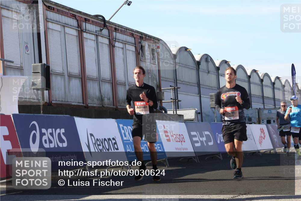 03.10.2025 - Köhlbrandbrückenlauf Luisa Fischer http://msf.ph/oto/9030624 03.10.2025 13:04:29 Ziel 4055, 4117, 4198, 4297, 4494, 4665, 4836, 4995, 6018, 6092, 6250, 6251, 6723, 6724 meine-sportfotos.de