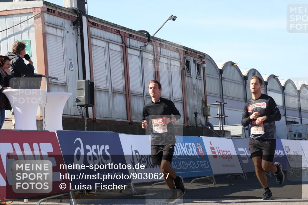 03.10.2025 - Köhlbrandbrückenlauf Luisa Fischer http://msf.ph/oto/9030627 03.10.2025 13:04:30 Ziel 4055, 4117, 4198, 4297, 4494, 4665, 4713, 4836, 4995, 6018, 6092, 6250, 6251, 6723 meine-sportfotos.de