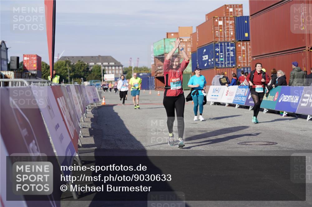 03.10.2025 - Köhlbrandbrückenlauf Michael Burmester http://msf.ph/oto/9030633 03.10.2025 10:35:58 Ziel 1837, 2161, 2344, 2427 meine-sportfotos.de
