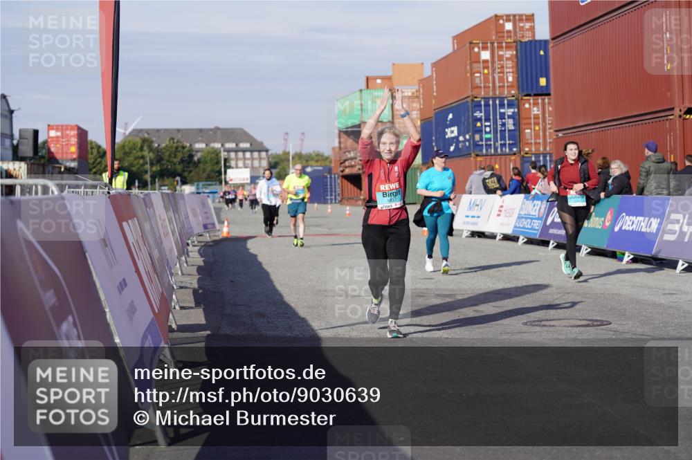 03.10.2025 - Köhlbrandbrückenlauf Michael Burmester http://msf.ph/oto/9030639 03.10.2025 10:35:58 Ziel 1837, 2161, 2344, 2427 meine-sportfotos.de