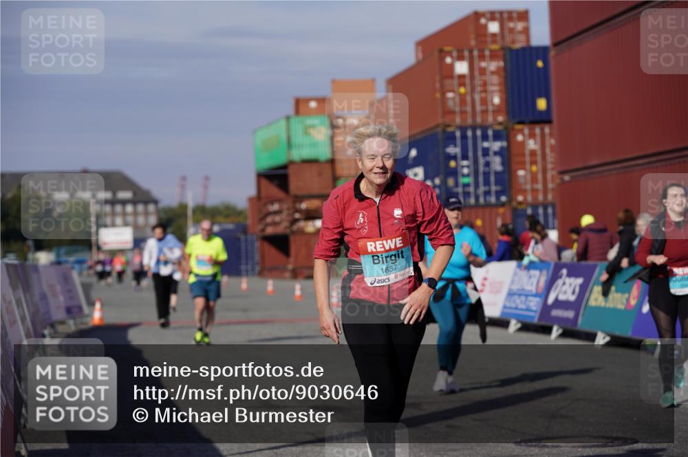 03.10.2025 - Köhlbrandbrückenlauf Michael Burmester http://msf.ph/oto/9030646 03.10.2025 10:35:59 Ziel 1837, 2161, 2344, 2427, 2476 meine-sportfotos.de