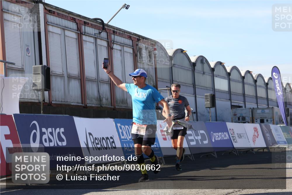 03.10.2025 - Köhlbrandbrückenlauf Luisa Fischer http://msf.ph/oto/9030662 03.10.2025 13:04:32 Ziel 4055, 4117, 4198, 4297, 4494, 4665, 4713, 4836, 4995, 6018, 6092, 6723 meine-sportfotos.de