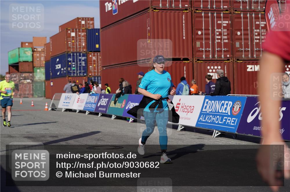 03.10.2025 - Köhlbrandbrückenlauf Michael Burmester http://msf.ph/oto/9030682 03.10.2025 10:36:02 Ziel 1837, 2161, 2344, 2427, 2476 meine-sportfotos.de
